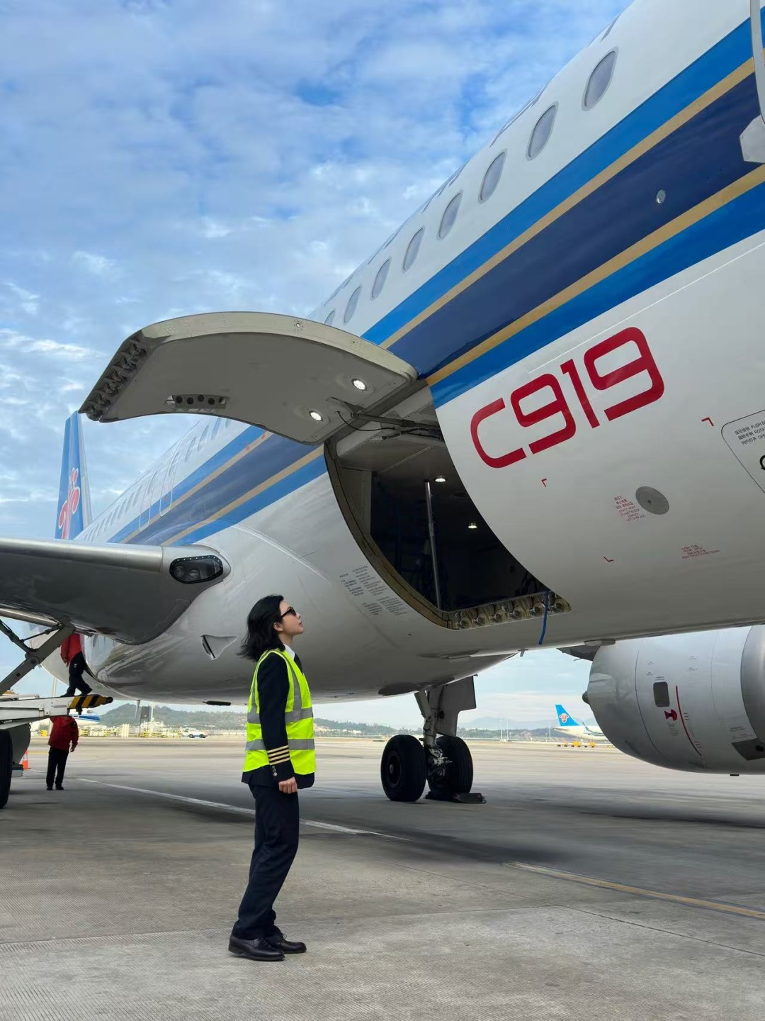 于悦，C919首位女机长！