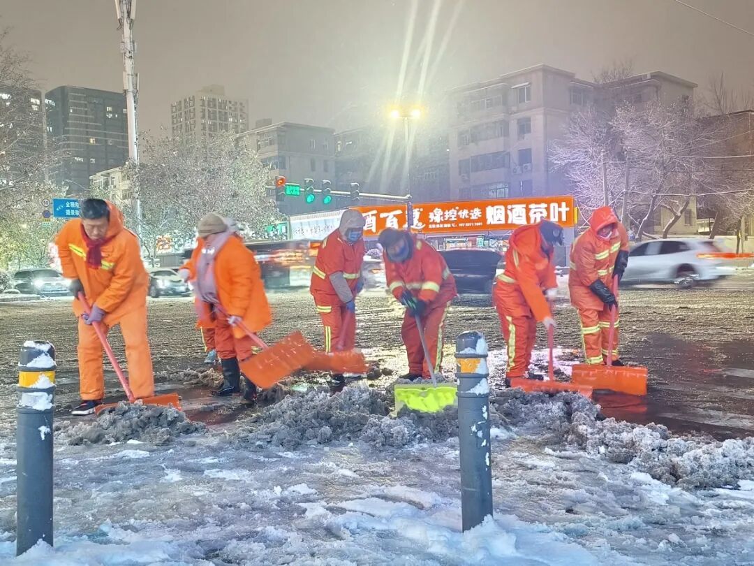 注意防滑！郑州发布道路结冰黄色预警；目前主次干道高架路段通行正常