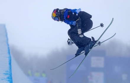 谷爱凌问鼎U型场地世界杯崇礼站