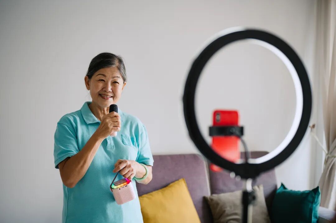 年轻人为何追捧“赛博祖辈” 年轻人为何追捧“赛博祖辈”