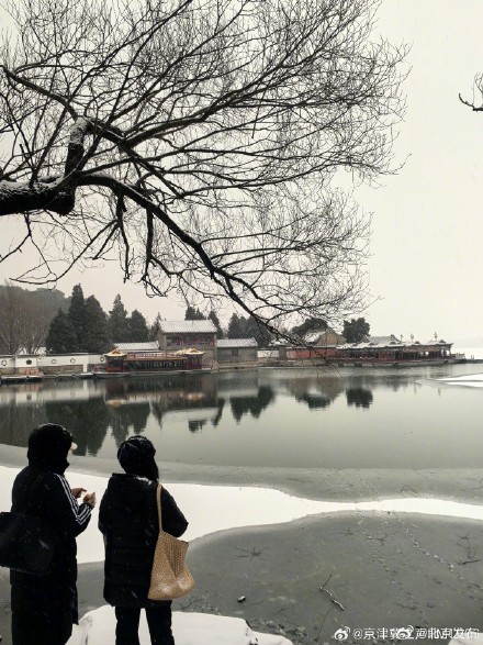 北京初雪把颐和园泼成水墨长卷 北京初雪把颐和园泼成水墨长卷