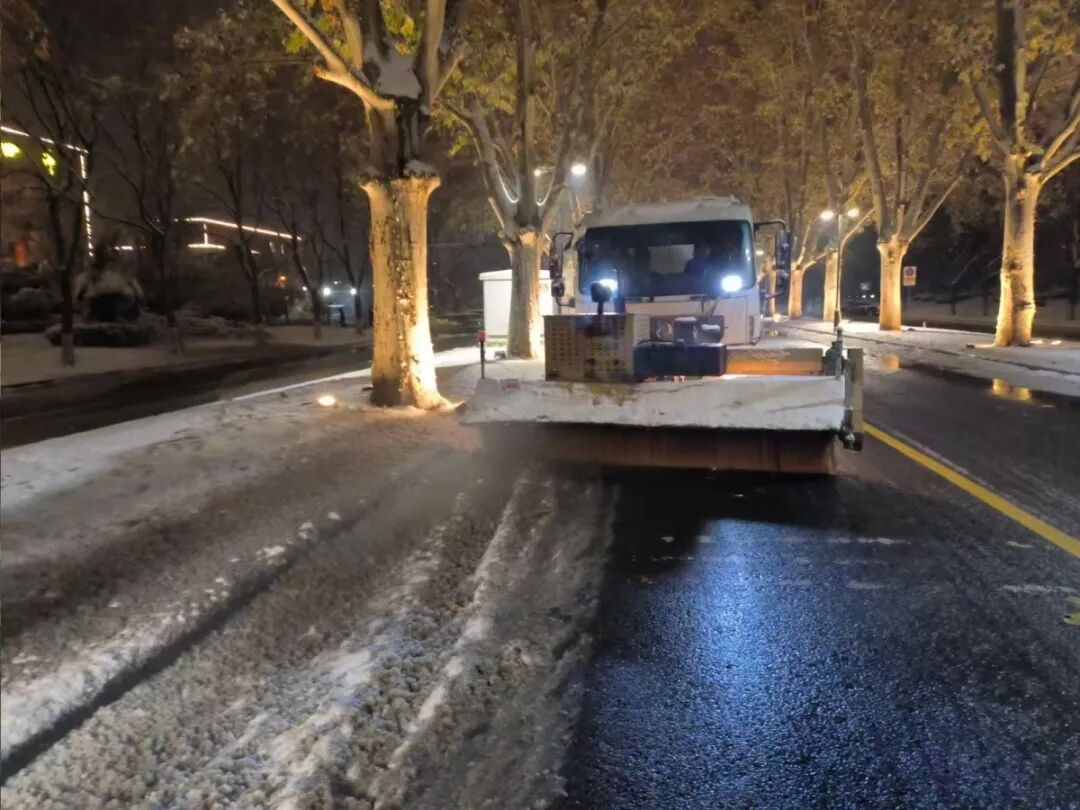 注意防滑！郑州发布道路结冰黄色预警；目前主次干道高架路段通行正常