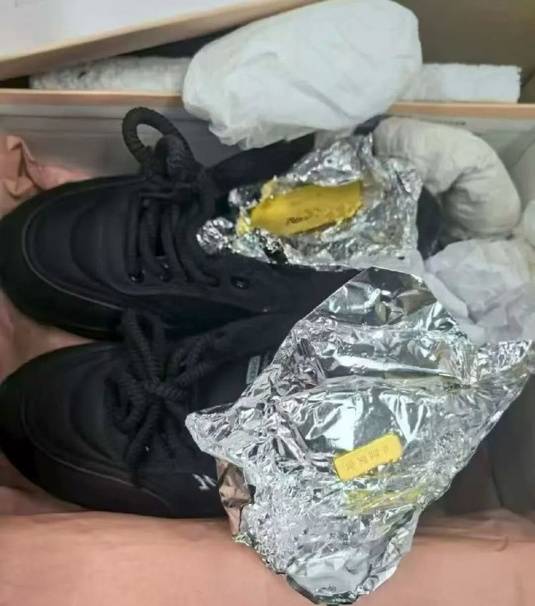 啥情况？现金放在电饭煲、泡面桶、枕头芯，黄金藏进鞋底、奶粉罐……