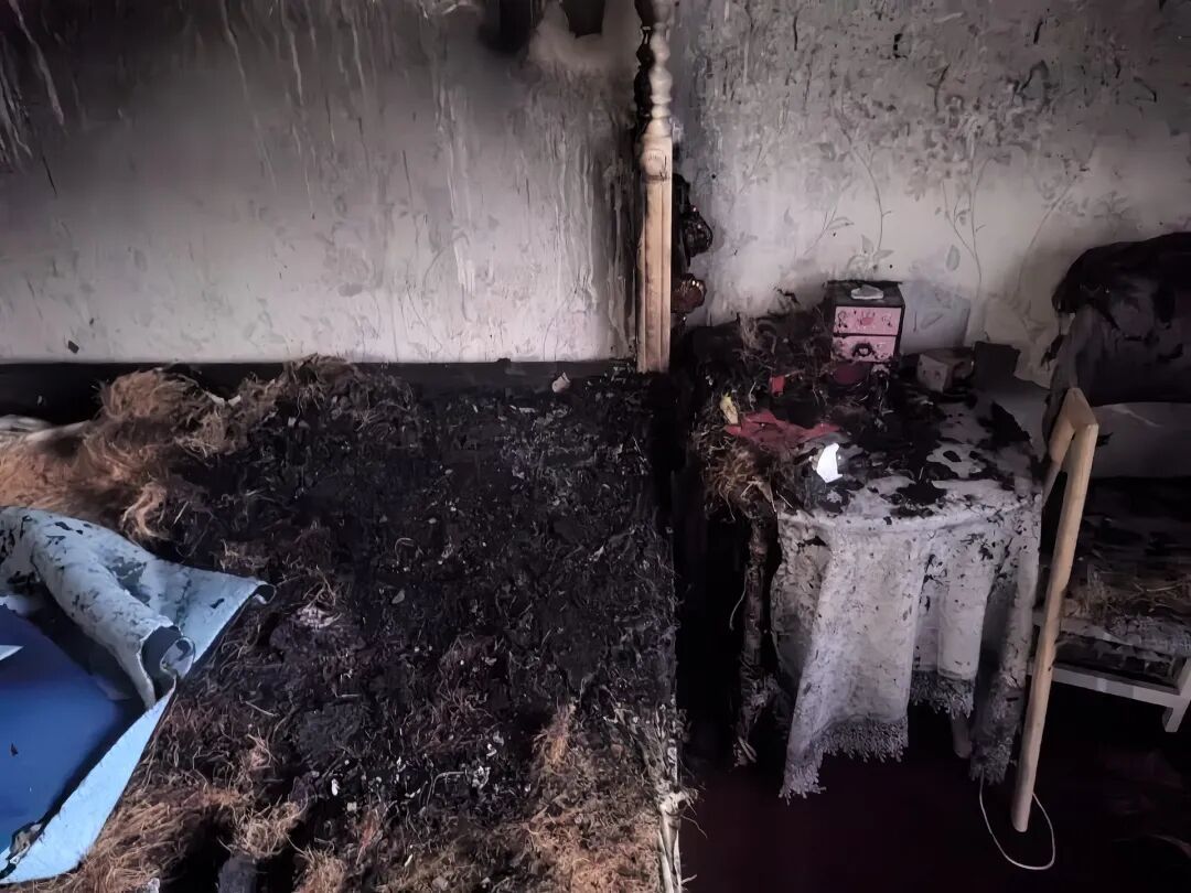 “没想到会引燃…”北京一住户卧室烧成“焦炭”,浓烟涌入楼道! “没想到会引燃…”北京一住户卧室烧成“焦炭”,浓烟涌入楼道!