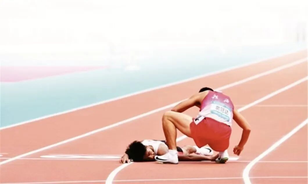 “扶起对手那一刻，你已是冠军！” 全国残特奥会上，广西运动员的温情举动获网友怒赞