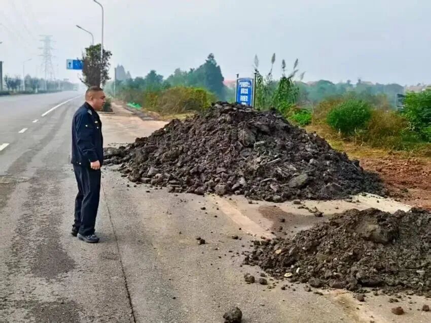 多次夜间跨区偷倒建筑垃圾?警方抓了 多次夜间跨区偷倒建筑垃圾?警方抓了