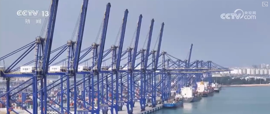 “船未到、手续已办毕” 洋浦港持续释放改革活力 集装箱吞吐量创新高 “船未到、手续已办毕” 洋浦港持续释放改革活力 集装箱吞吐量创新高
