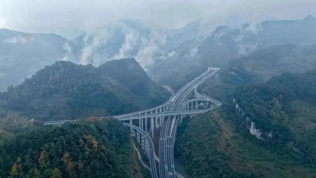 重庆中心城区→酉阳，车程将缩短约60分钟 渝湘复线高速预计本月全线通车