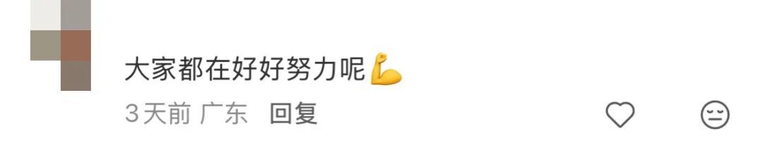 在家拉着小狗和我一起读书,网友:我家小狗完全起到一个绊脚石作用…… 在家拉着小狗和我一起读书,网友:我家小狗完全起到一个绊脚石作用……