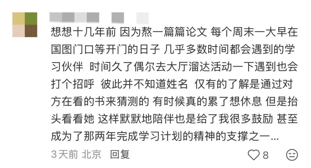 在家拉着小狗和我一起读书,网友:我家小狗完全起到一个绊脚石作用…… 在家拉着小狗和我一起读书,网友:我家小狗完全起到一个绊脚石作用……