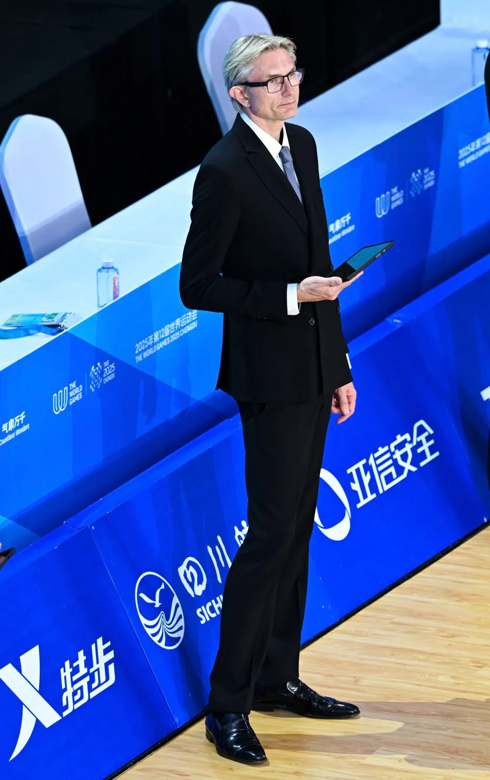 太帅了!他现身上海!曾火爆全网,网友:简直逆天了! 太帅了!他现身上海!曾火爆全网,网友:简直逆天了!