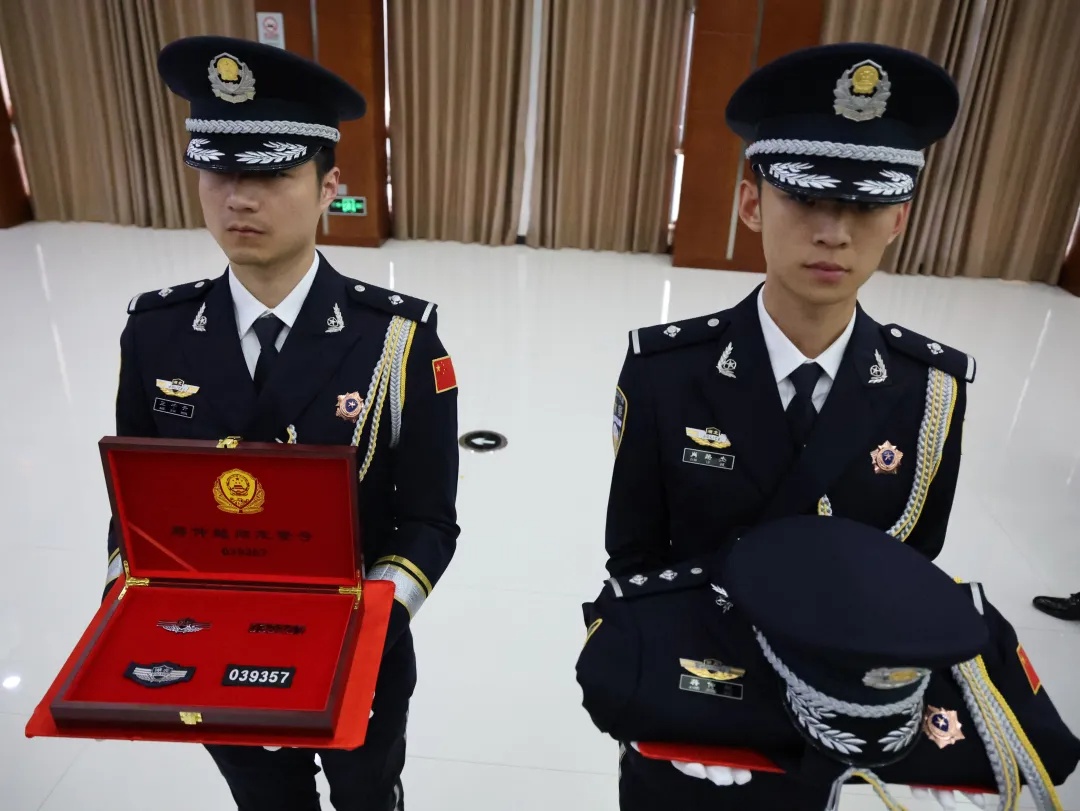 警号“039357”永久封存!他曾以身为盾600米不放手 警号“039357”永久封存!他曾以身为盾600米不放手