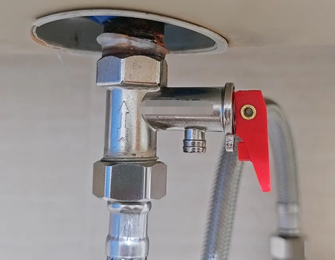 电热水器这个地方滴水正常吗?洗澡前务必留意→ 电热水器这个地方滴水正常吗?洗澡前务必留意→