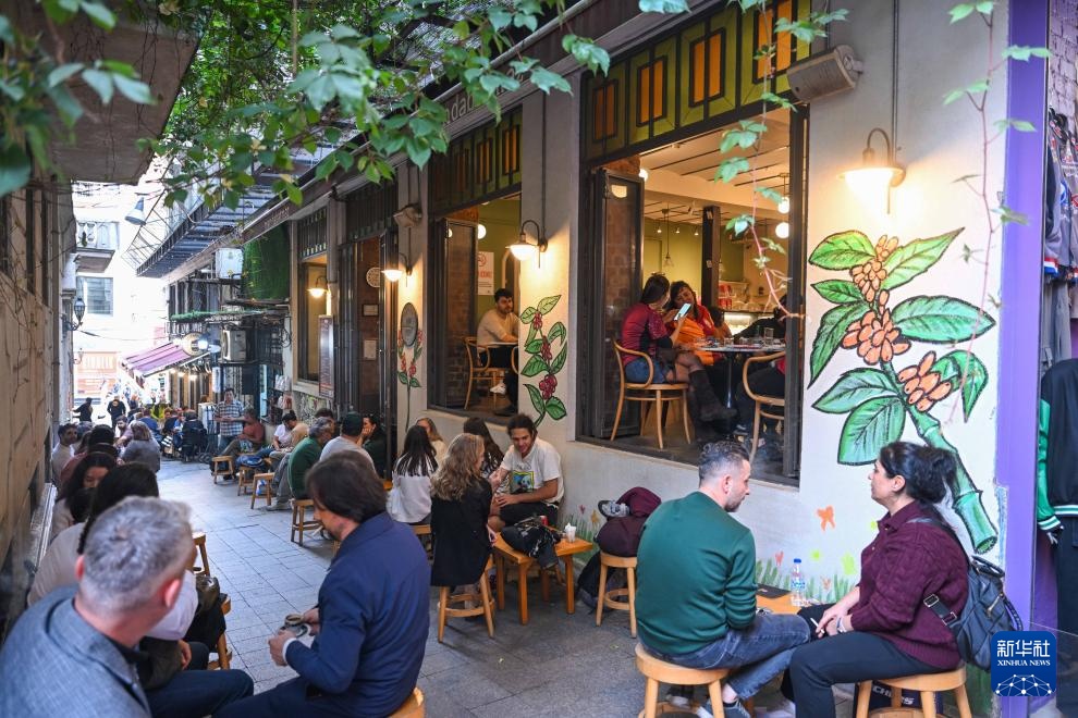 镜头连中外丨始于田间归于烟火 在街头巷尾找寻咖香 镜头连中外丨始于田间归于烟火 在街头巷尾找寻咖香