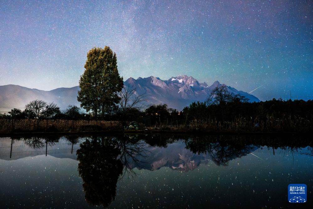 双子座流星雨闪耀夜空