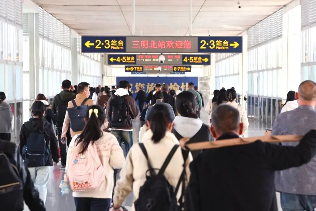 高铁站安检仪扫到“神秘鸭鸭”！猜猜是哪里？