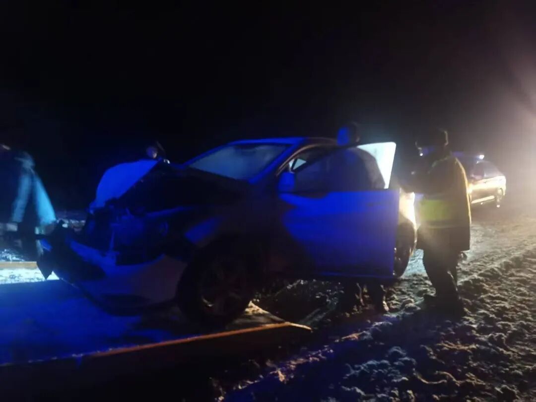 事发呼和浩特!零下20℃!4人国道旁被冻得缩成一团!没想到…瞬间暖了 事发呼和浩特!零下20℃!4人国道旁被冻得缩成一团!没想到…瞬间暖了