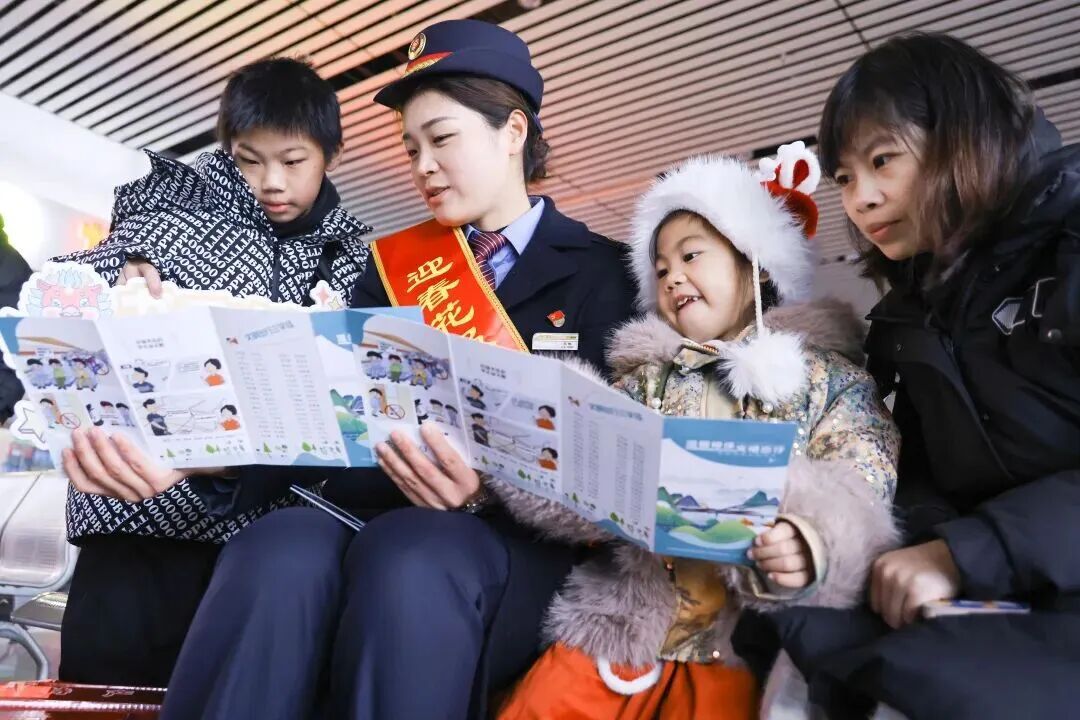 高铁站安检仪扫到“神秘鸭鸭”！猜猜是哪里？