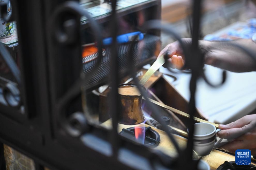 镜头连中外丨始于田间归于烟火 在街头巷尾找寻咖香 镜头连中外丨始于田间归于烟火 在街头巷尾找寻咖香