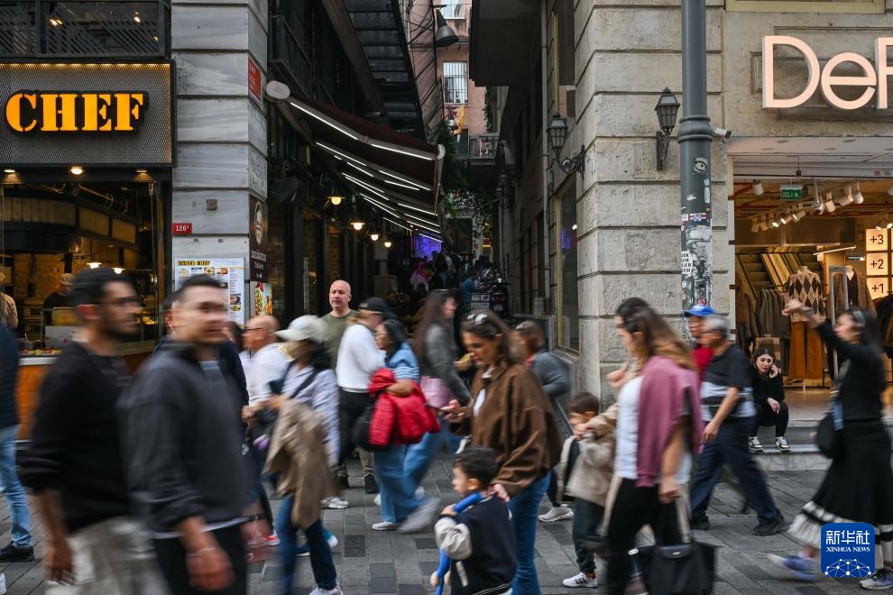 镜头连中外丨始于田间归于烟火 在街头巷尾找寻咖香 镜头连中外丨始于田间归于烟火 在街头巷尾找寻咖香