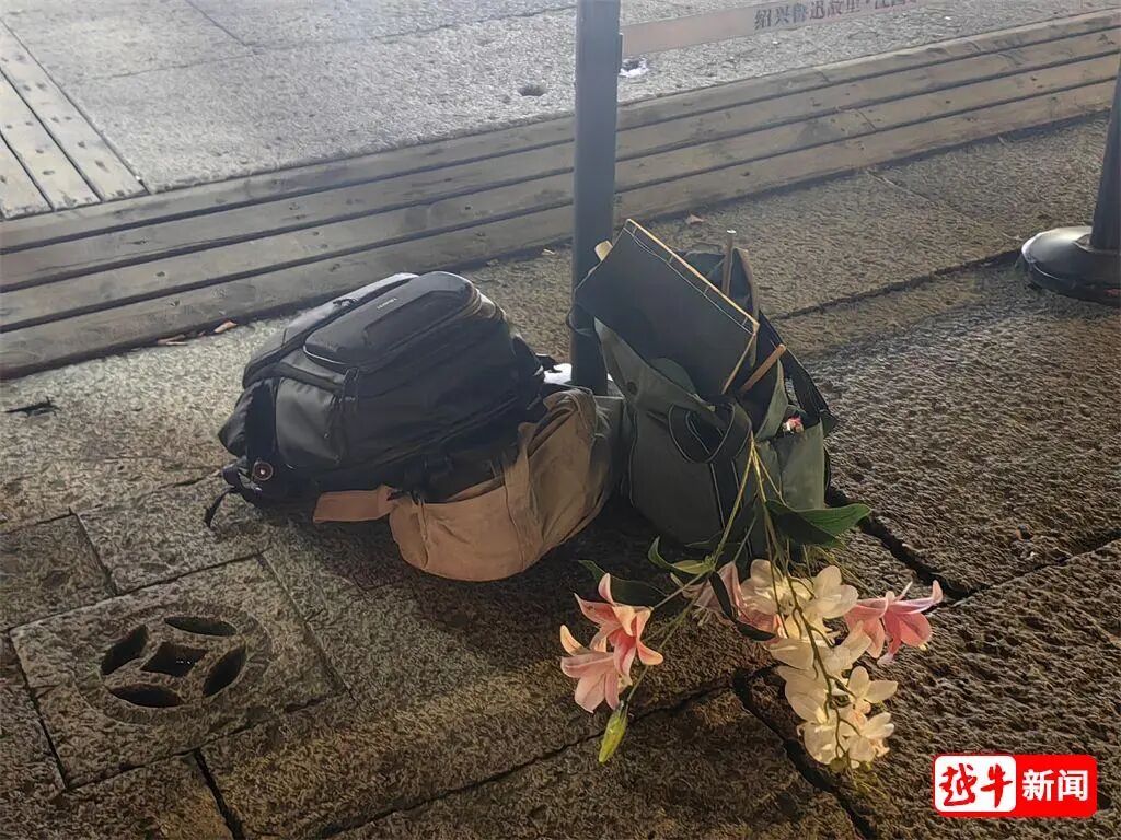 绍兴鲁迅故里门口，夜幕下这群人……游客点赞！