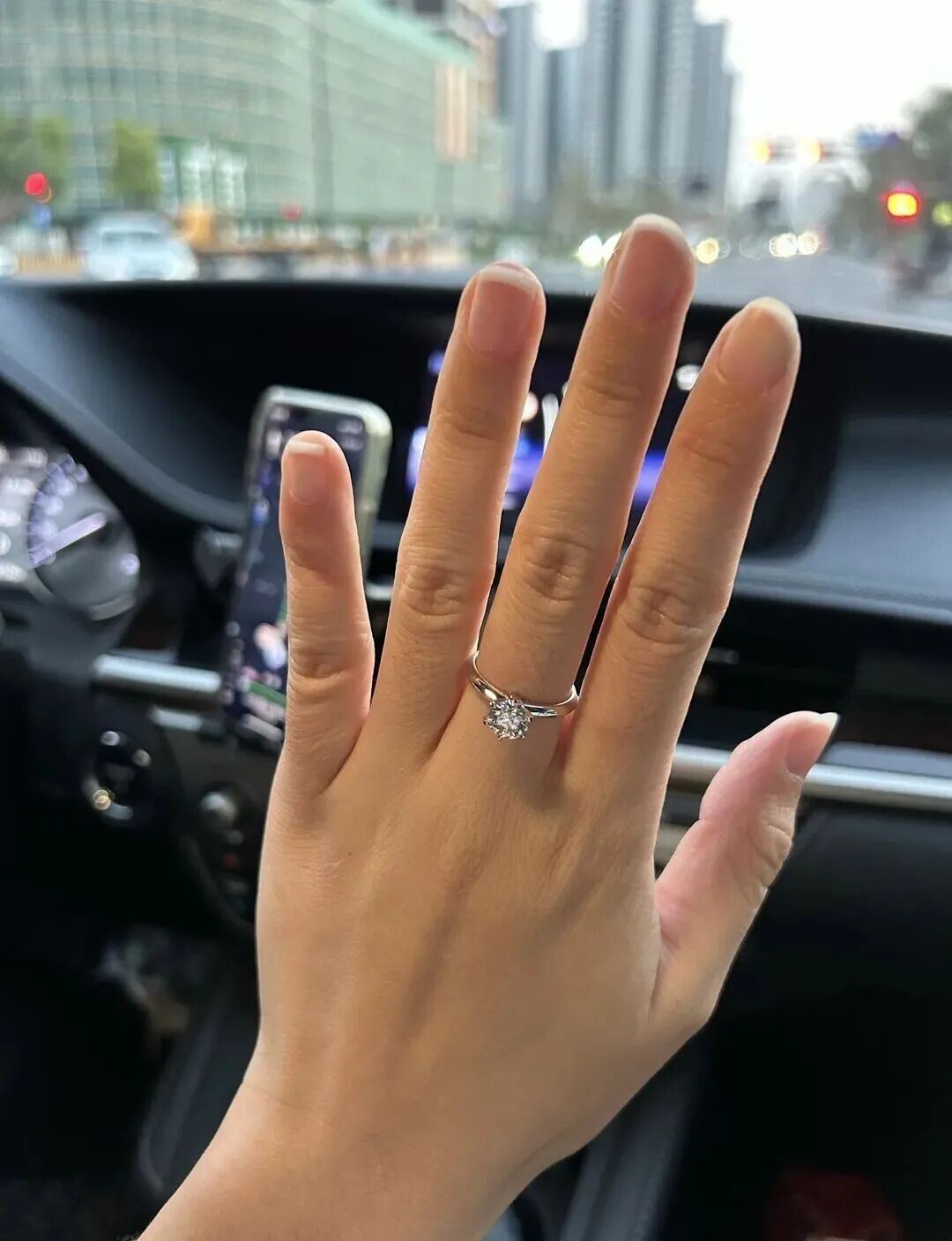 连续跌!当初4万多元买进,现在基本没市场… 连续跌!当初4万多元买进,现在基本没市场…