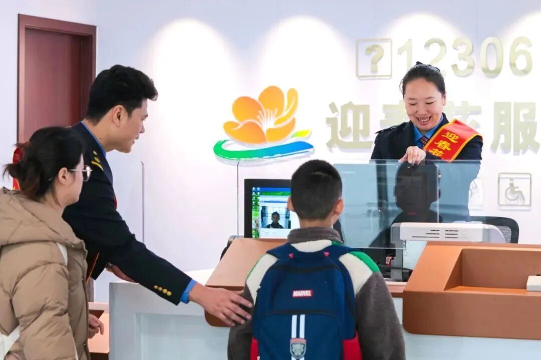 高铁站安检仪扫到“神秘鸭鸭”！猜猜是哪里？