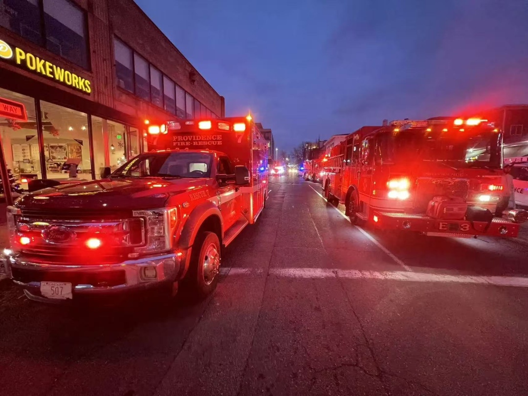 美国布朗大学枪击案已致2死8重伤,枪手仍未被捕,特朗普:向受害者及其家属表达慰问 美国布朗大学枪击案已致2死8重伤,枪手仍未被捕,特朗普:向受害者及其家属表达慰问