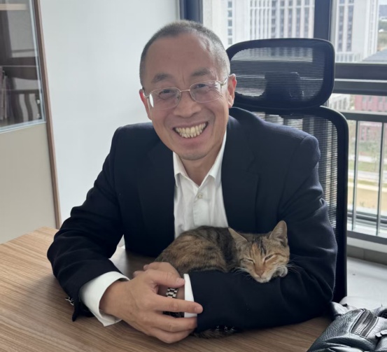 事发上海高架!985高校教授刹车后突然下车,后方车主竟表示理解 事发上海高架!985高校教授刹车后突然下车,后方车主竟表示理解