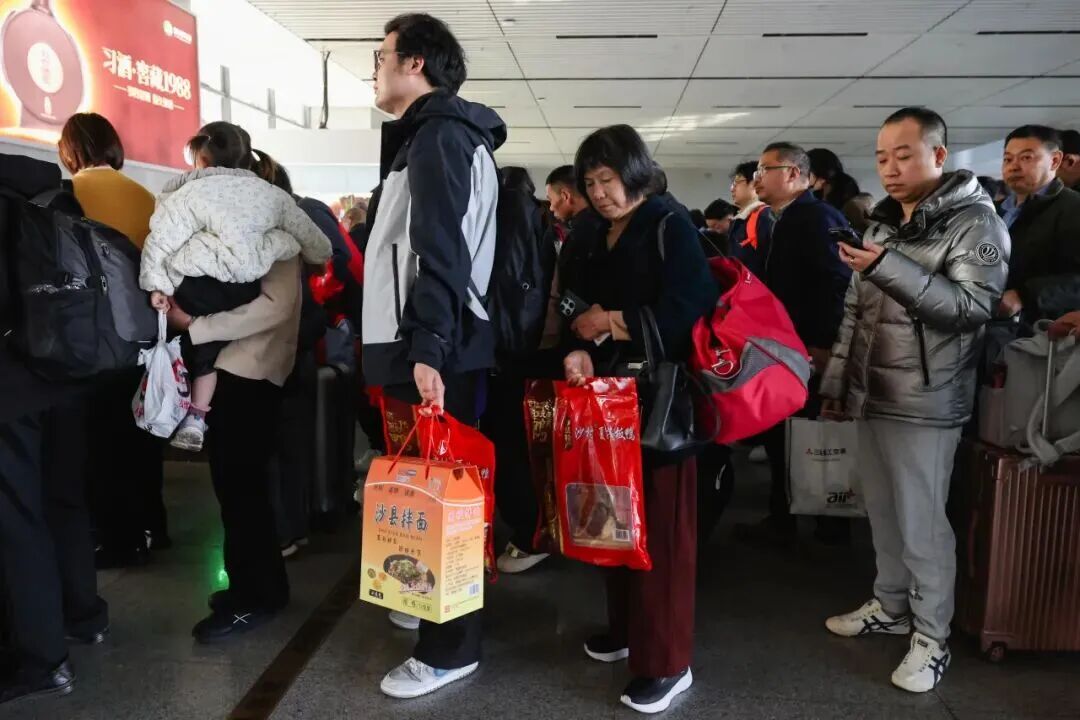 高铁站安检仪扫到“神秘鸭鸭”！猜猜是哪里？