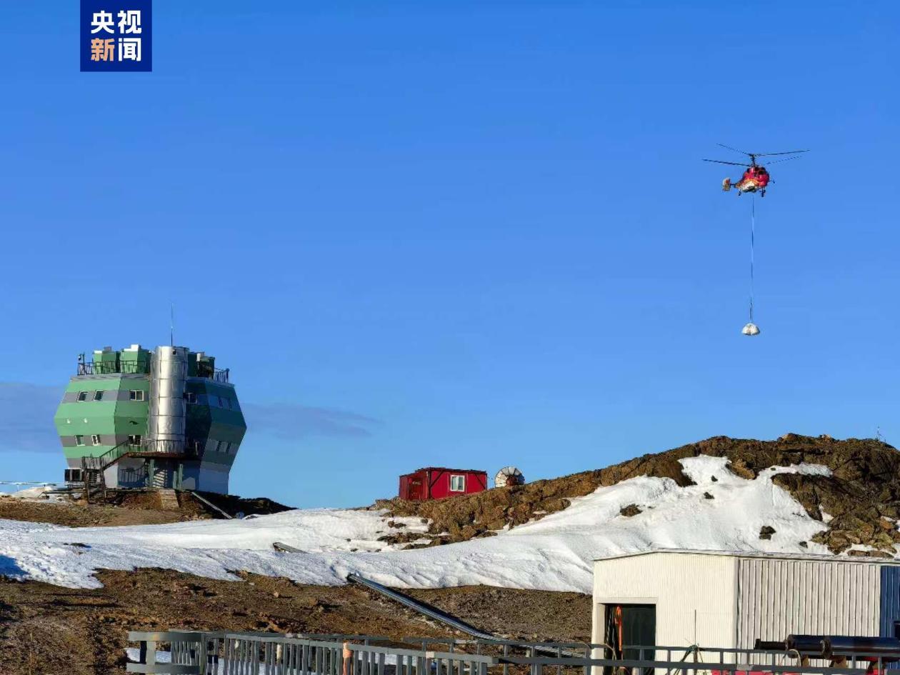 南极考察队完成中山站卸货 两船驶离卸货作业点 南极考察队完成中山站卸货 两船驶离卸货作业点