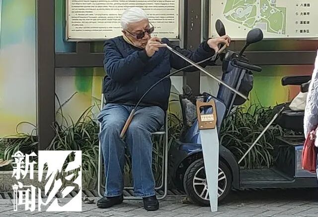 惊呆路人!上海一85岁爷叔让钢锯"开口",38年前曾家喻户晓 惊呆路人!上海一85岁爷叔让钢锯"开口",38年前曾家喻户晓