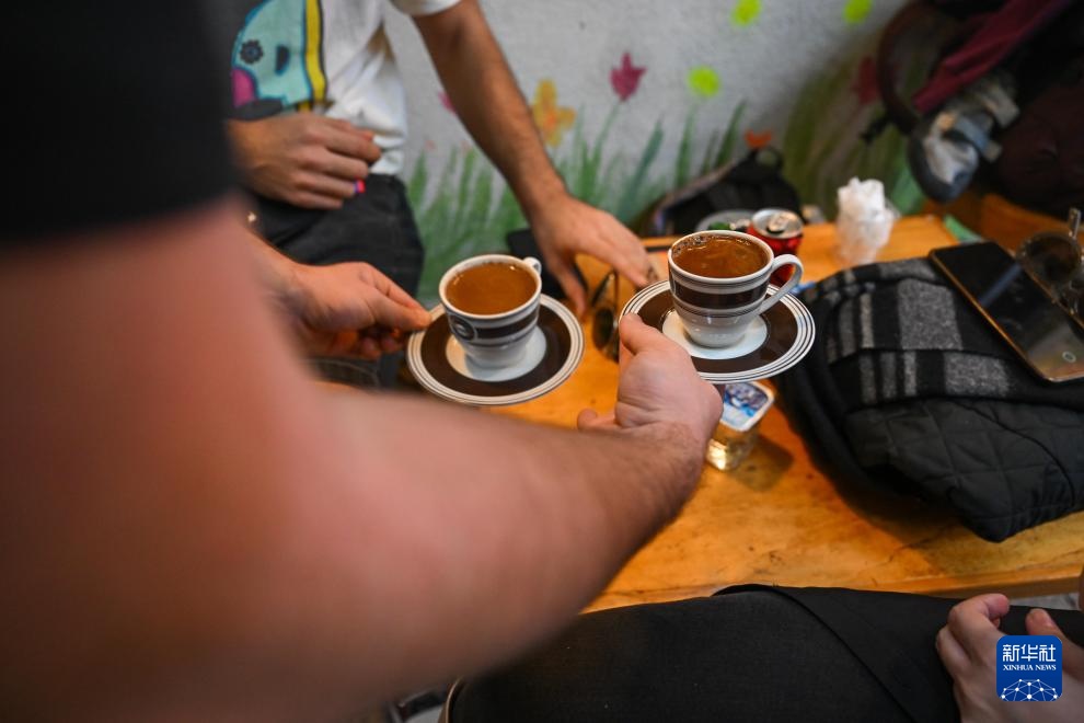 镜头连中外丨始于田间归于烟火 在街头巷尾找寻咖香 镜头连中外丨始于田间归于烟火 在街头巷尾找寻咖香