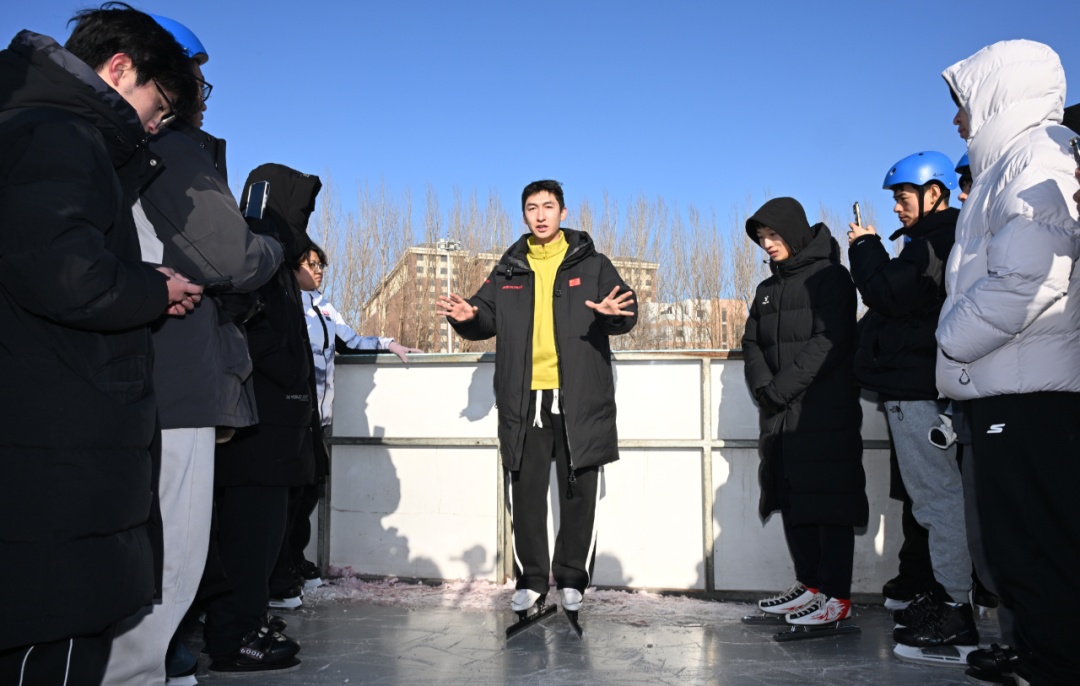 什么?你的体育老师是武大靖! 什么?你的体育老师是武大靖!