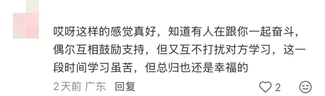 在家拉着小狗和我一起读书,网友:我家小狗完全起到一个绊脚石作用…… 在家拉着小狗和我一起读书,网友:我家小狗完全起到一个绊脚石作用……