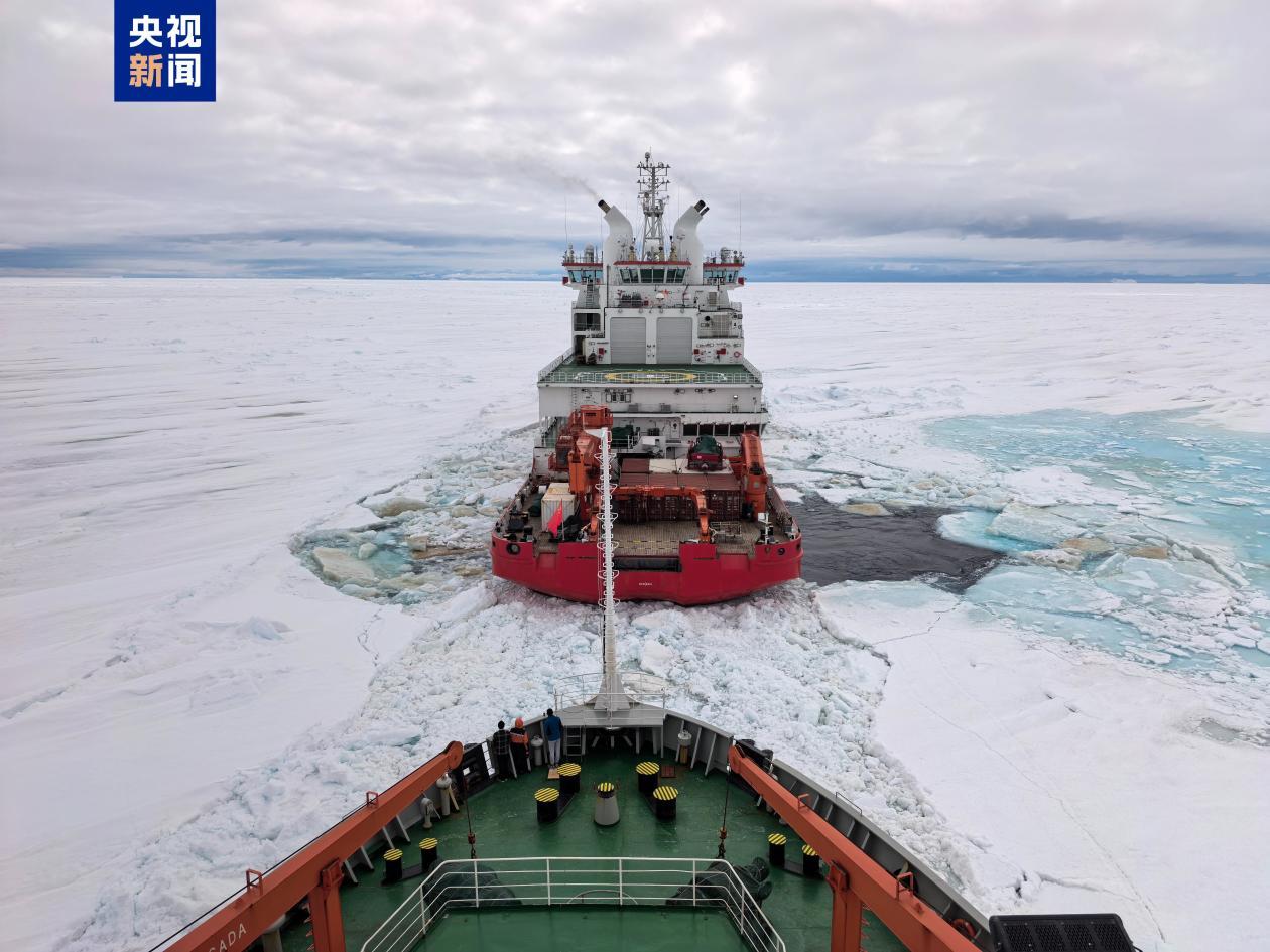 南极考察队完成中山站卸货 两船驶离卸货作业点 南极考察队完成中山站卸货 两船驶离卸货作业点