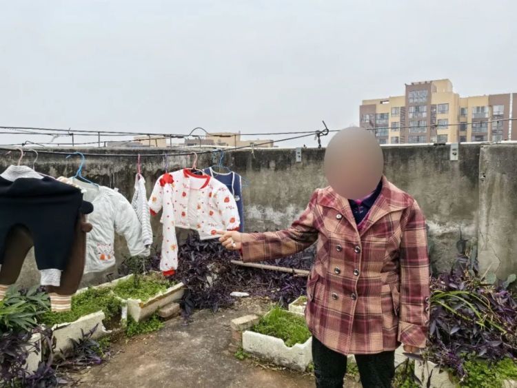 几十斤腊肉一夜消失,民警循迹抓获“嘴馋”邻居 几十斤腊肉一夜消失,民警循迹抓获“嘴馋”邻居