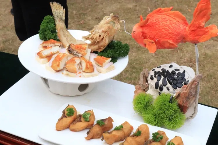 江苏这所高校，又请学生吃鱼了