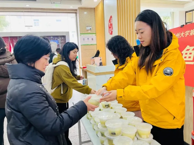 江苏这所高校，又请学生吃鱼了