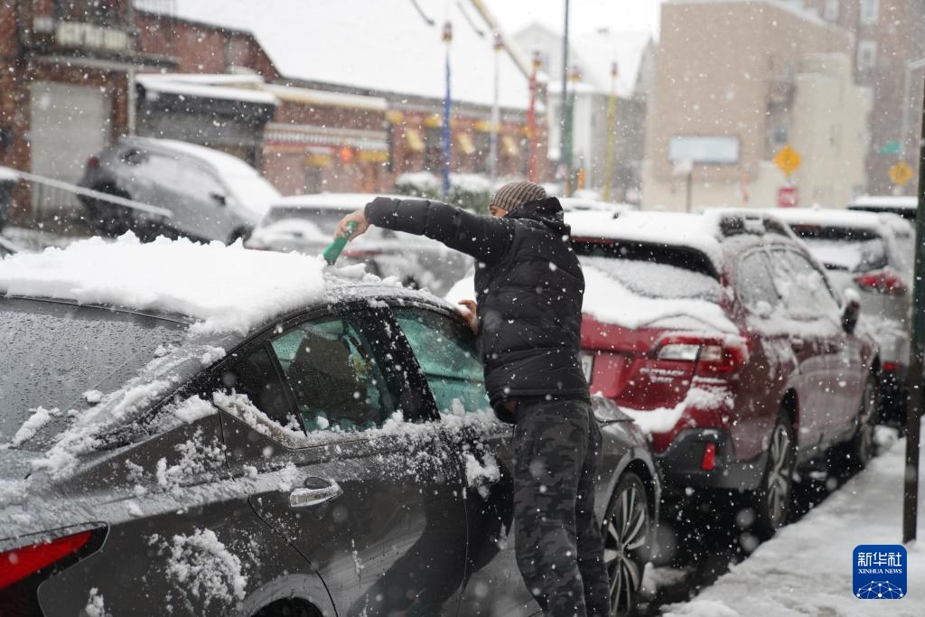 纽约迎来今冬首场降雪