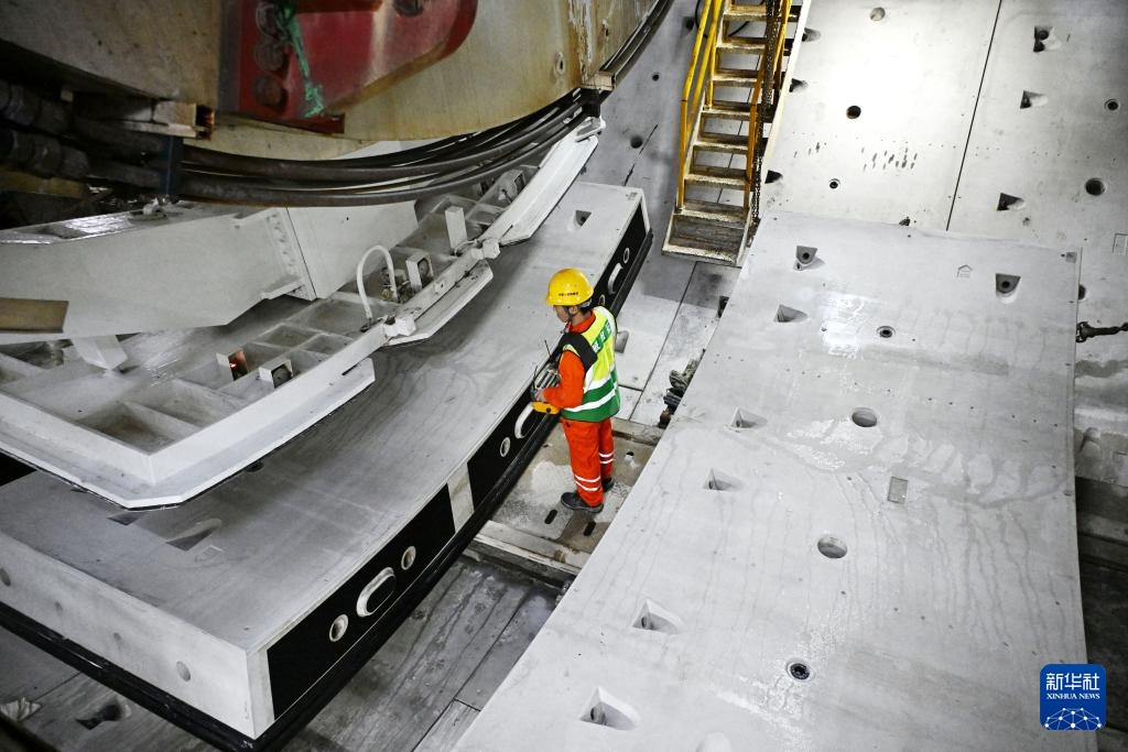 青岛胶州湾第二隧道盾构掘进突破3000米 青岛胶州湾第二隧道盾构掘进突破3000米