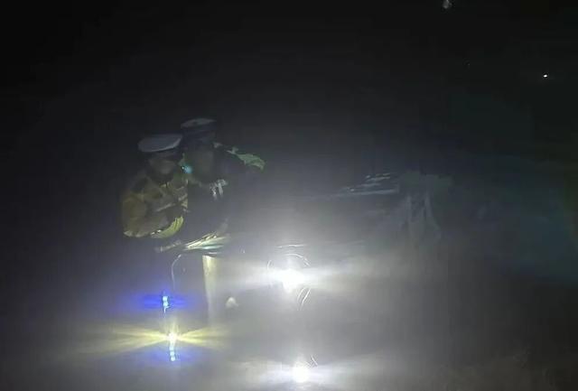 深夜!聊城街头,这惊心动魄的一幕被拍下… 深夜!聊城街头,这惊心动魄的一幕被拍下…