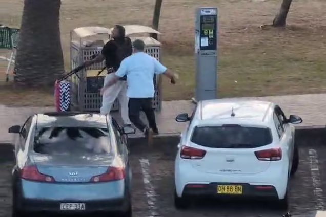 海滩枪击案已致16死，两枪手为父子关系