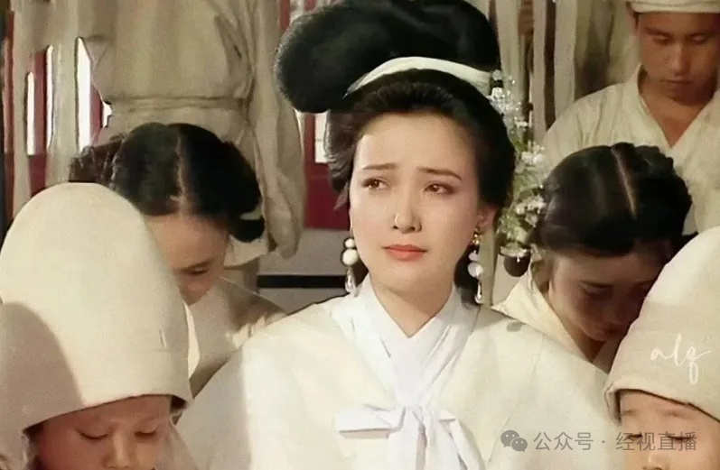 “何晴告别仪式”不公开对外吊唁,好友:她本想跟李雪健一样,战胜病魔,走回舞台 “何晴告别仪式”不公开对外吊唁,好友:她本想跟李雪健一样,战胜病魔,走回舞台