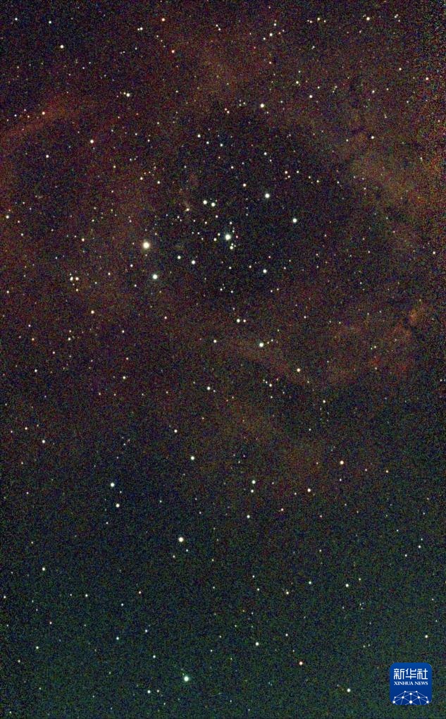 天文望远镜观测到的玫瑰星云