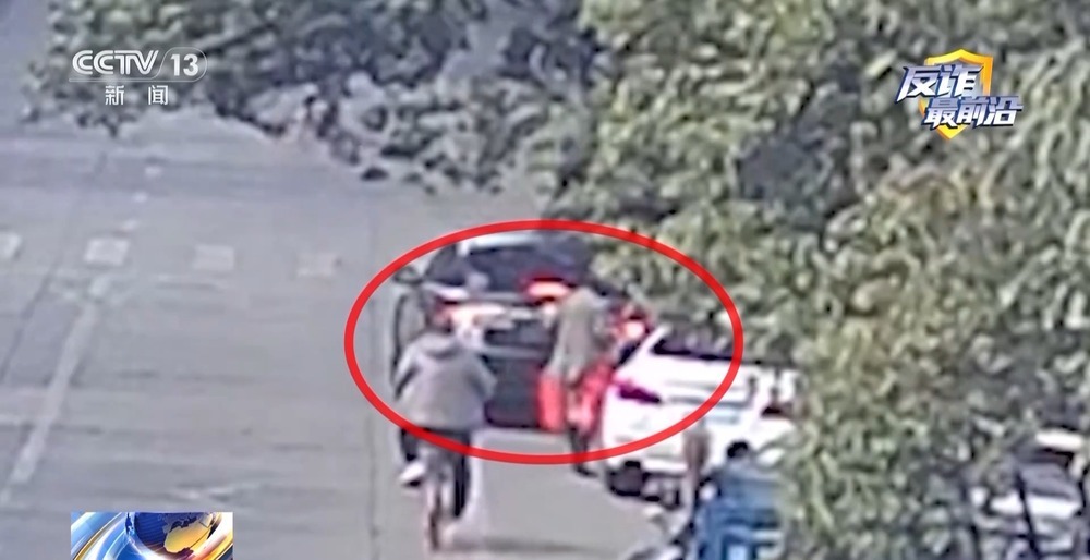 女子准备交易2.6公斤黄金 民警火速拦截 女子准备交易2.6公斤黄金 民警火速拦截