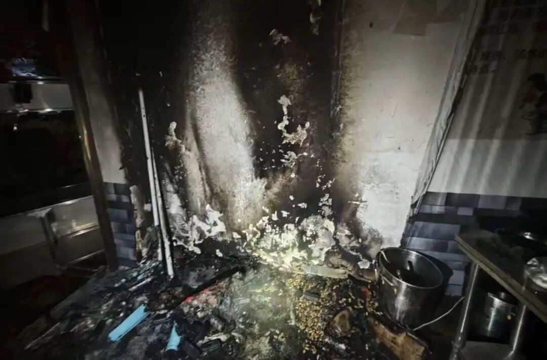 小区门口牛肉粉店突然“火”了，老街坊直呼心疼！