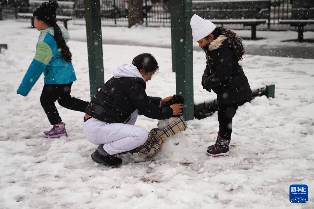 纽约迎来今冬首场降雪