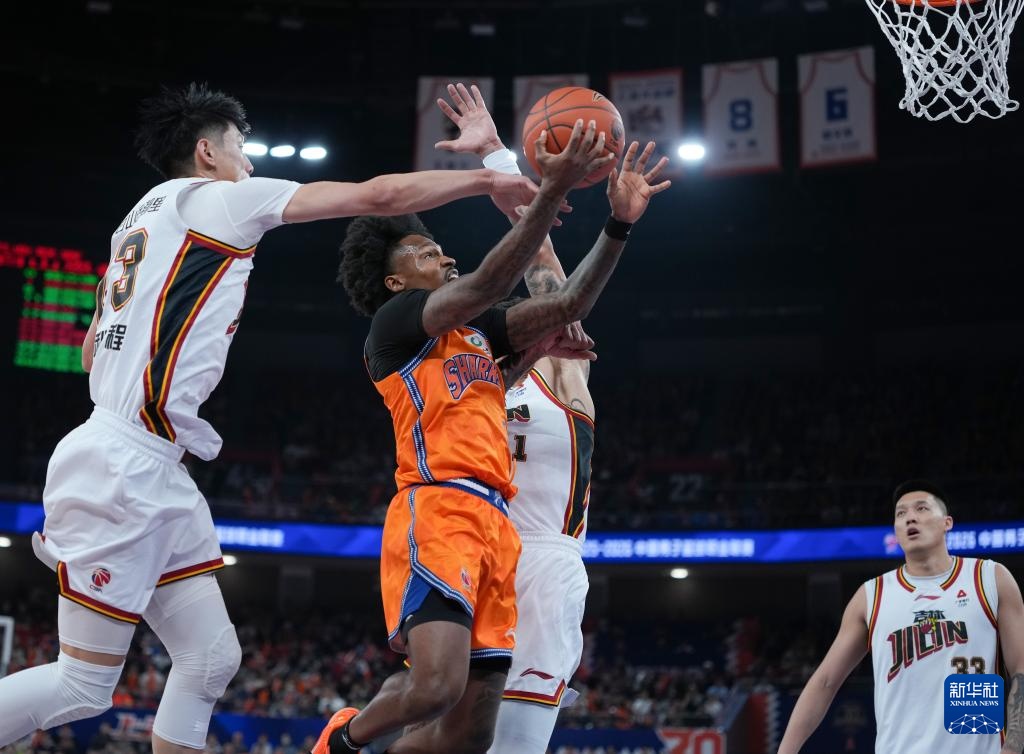 CBA常规赛:上海久事胜吉林长白山恩都里 CBA常规赛:上海久事胜吉林长白山恩都里