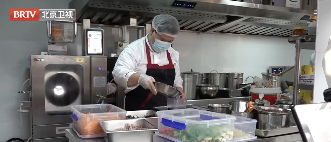 北京这家食堂的菜,竟然是“他们”炒的! 北京这家食堂的菜,竟然是“他们”炒的!